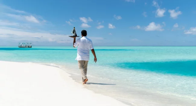 anantara_dhigu_beach_service_buttler_1920x1037