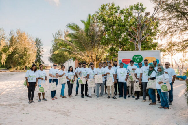 Muni Foundation and Fushifaru Maldives gathering for their Single-Use Plastic initiative Muni Foundation and Fushifaru Maldives gathering for their Single-Use Plastic initiative