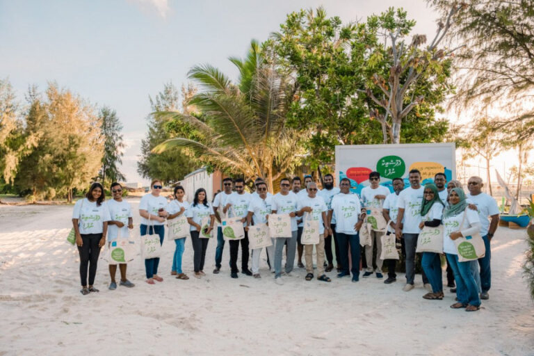 Muni Foundation and Fushifaru Maldives gathering for their Single-Use Plastic initiative Muni Foundation and Fushifaru Maldives gathering for their Single-Use Plastic initiative